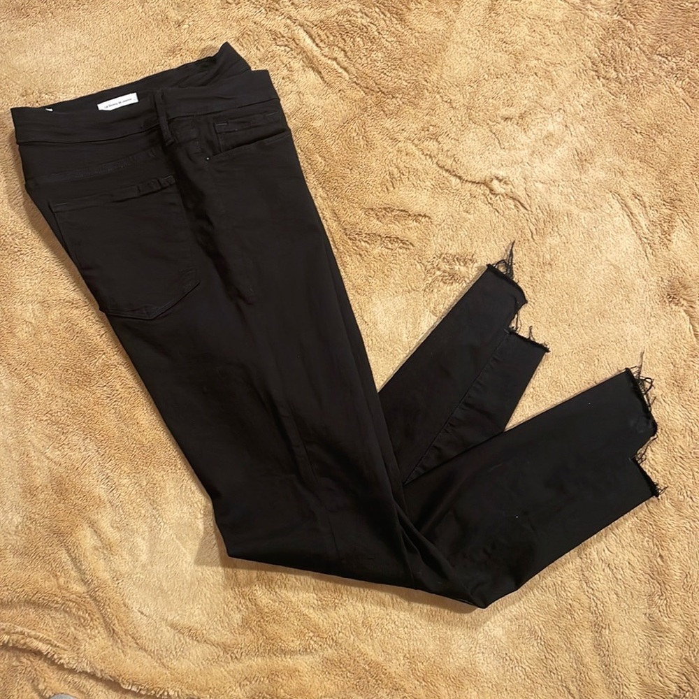 FRAME Denim Cute Jet Black ale Skinny de Jeanne Frayed Like New Ankle Skinny